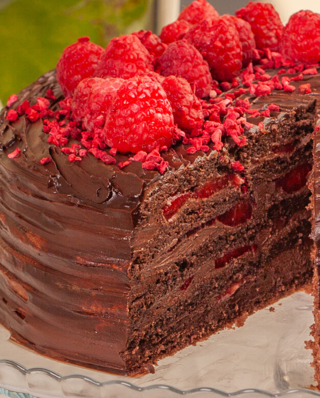 Čokoládová torta s ovocím